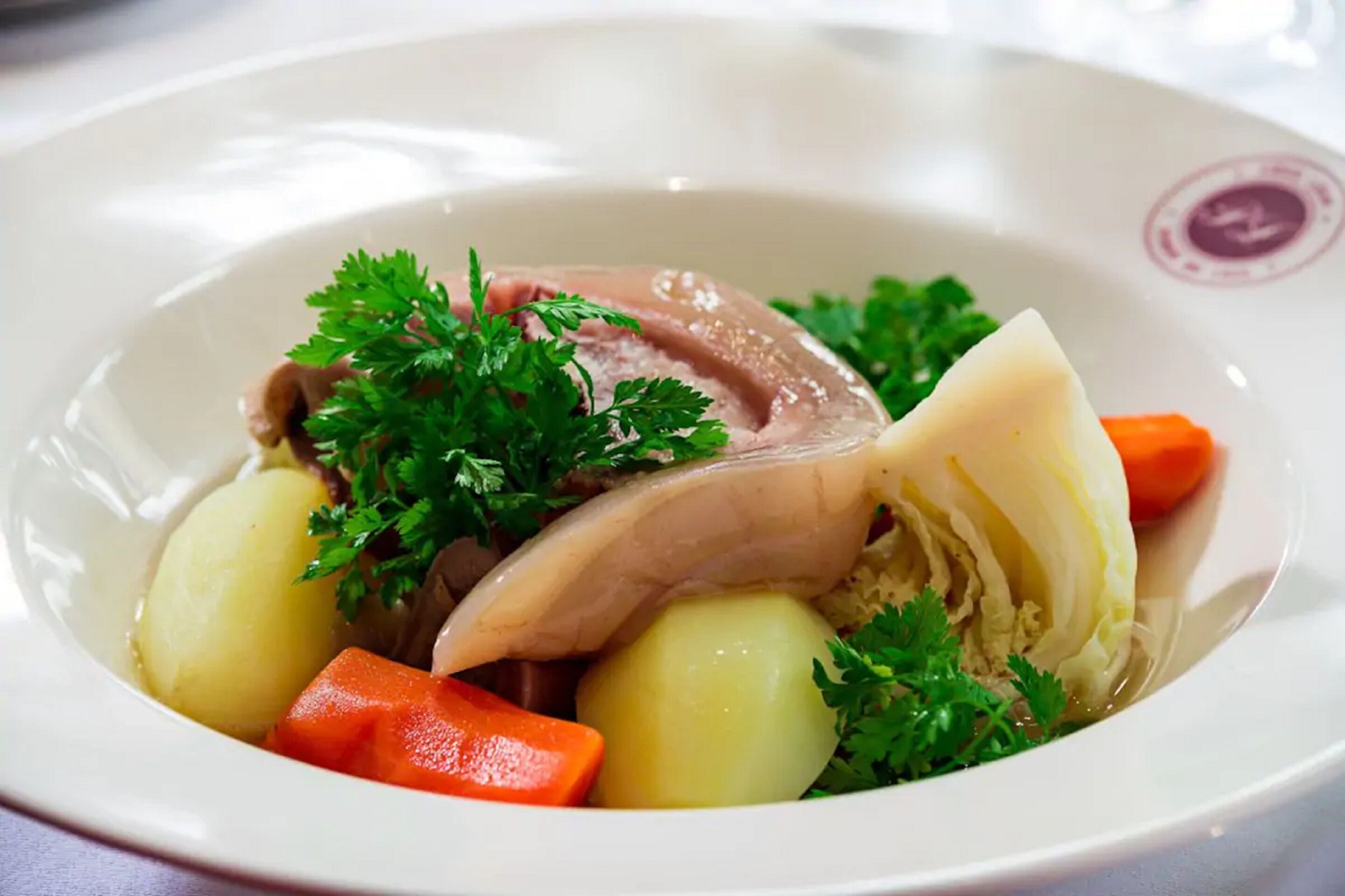 breakfast and lunch served, regional cuisine