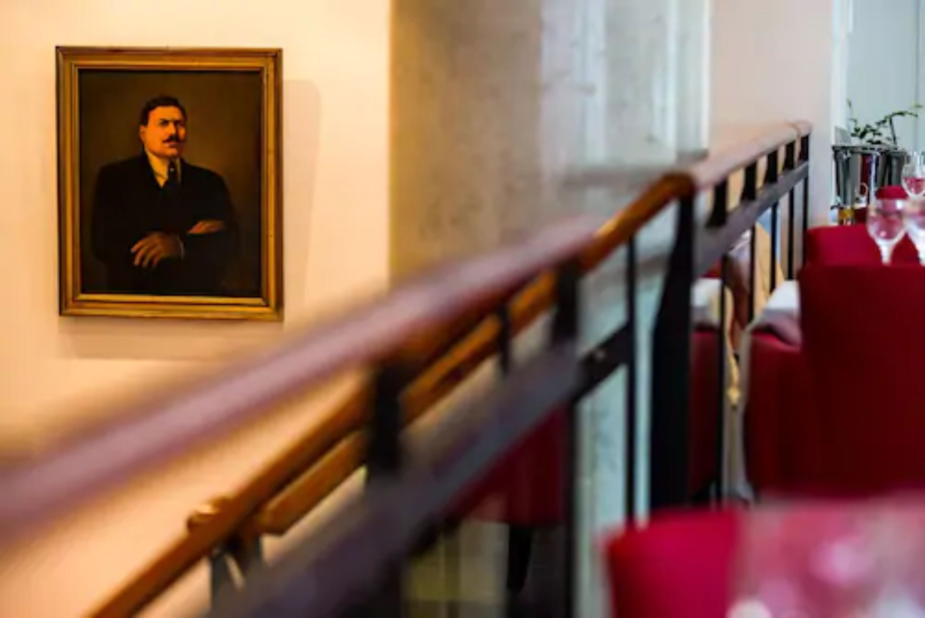 breakfast and lunch served, regional cuisine