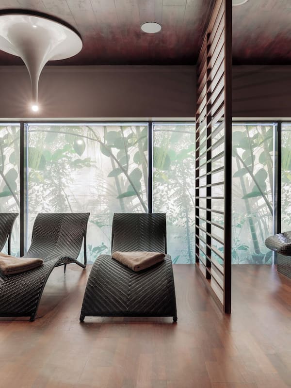 Couples treatment rooms, sauna, hot tub, steam room, body treatments