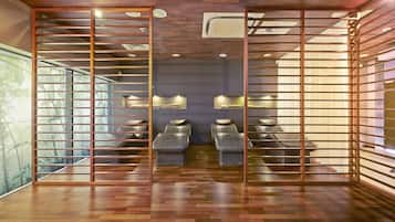 Couples treatment rooms, sauna, spa tub, steam room, body treatments