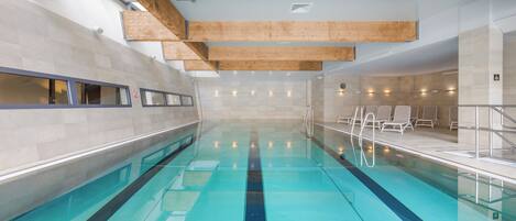 Indoor pool, sun loungers