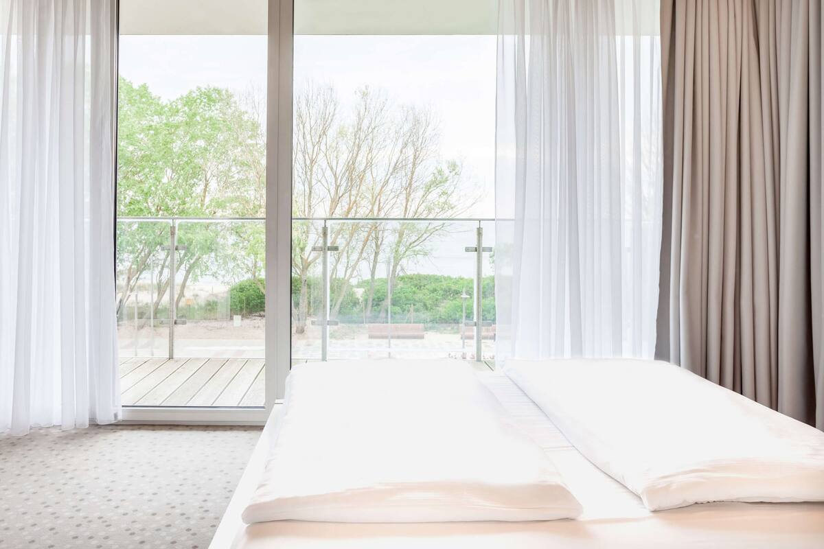 Departamento exclusivo, vista al mar | Área de sala de estar | Televisión de pantalla plana