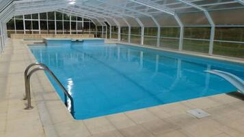 3 piscinas al aire libre, tumbonas