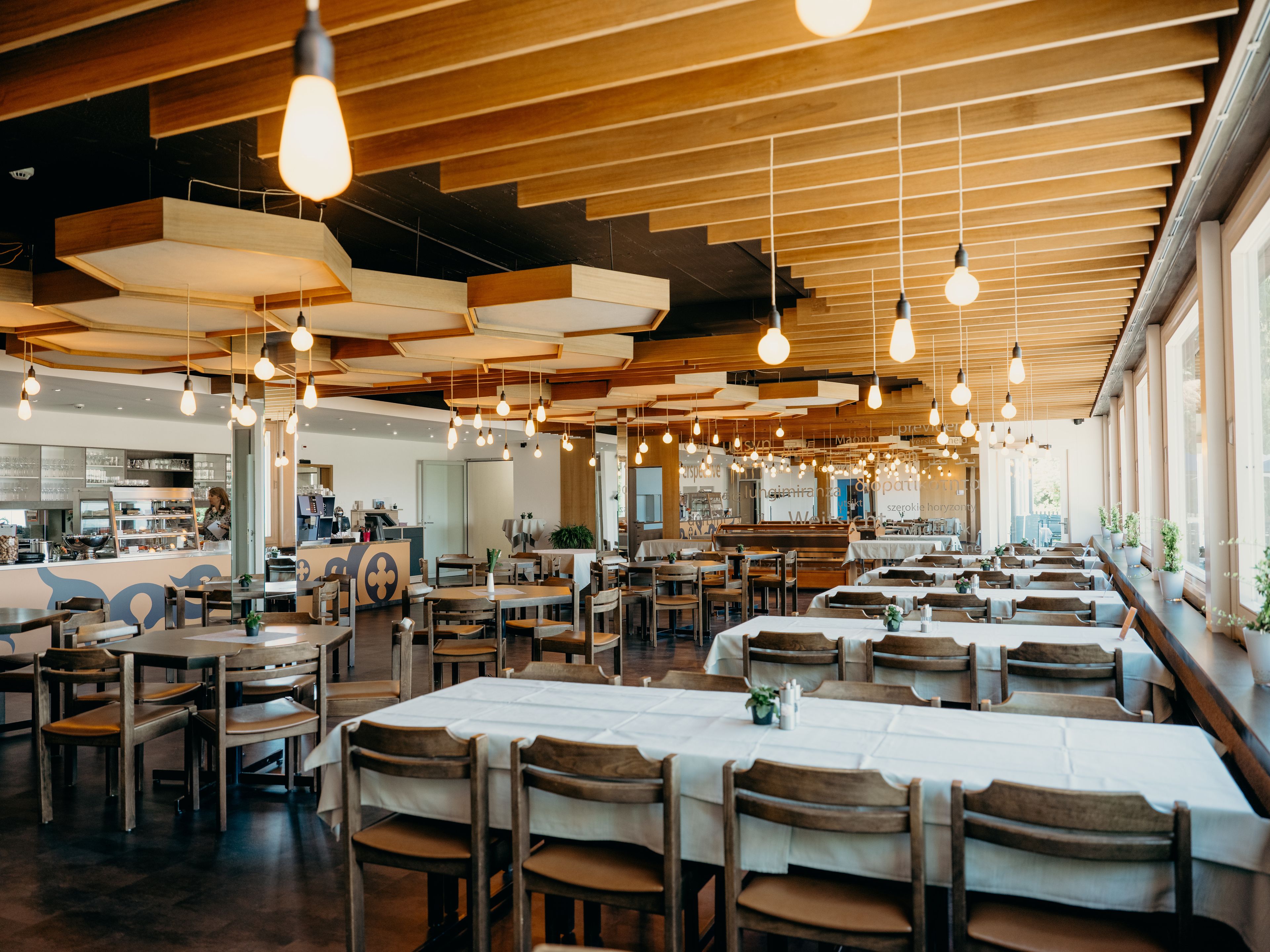 Frühstück, Mittagessen, Abendessen, regionale Küche, Speisen im Freien 