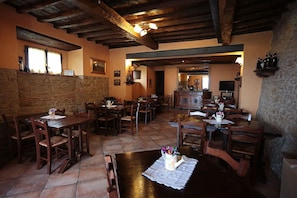 Der serveres morgenmad, frokost og aftensmad