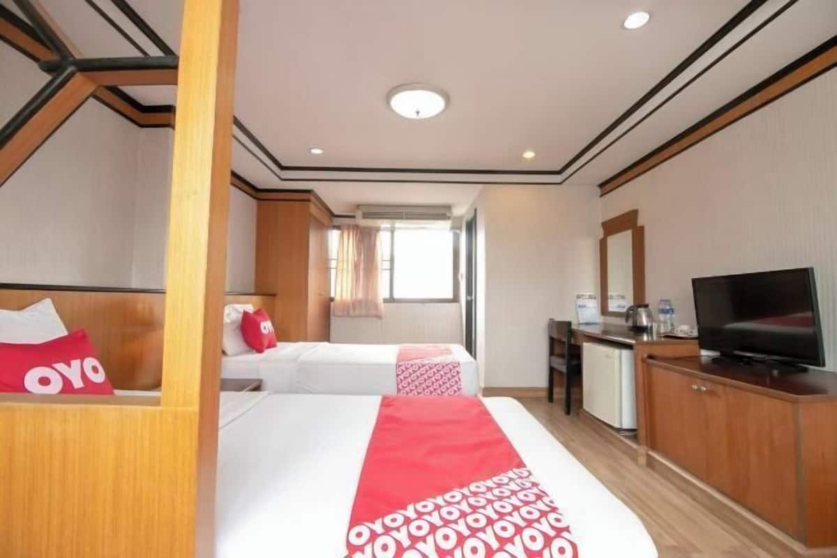 Desk, free WiFi, bed sheets