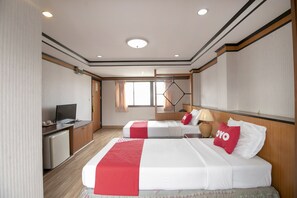 Premier Double Room | Desk, free WiFi, bed sheets