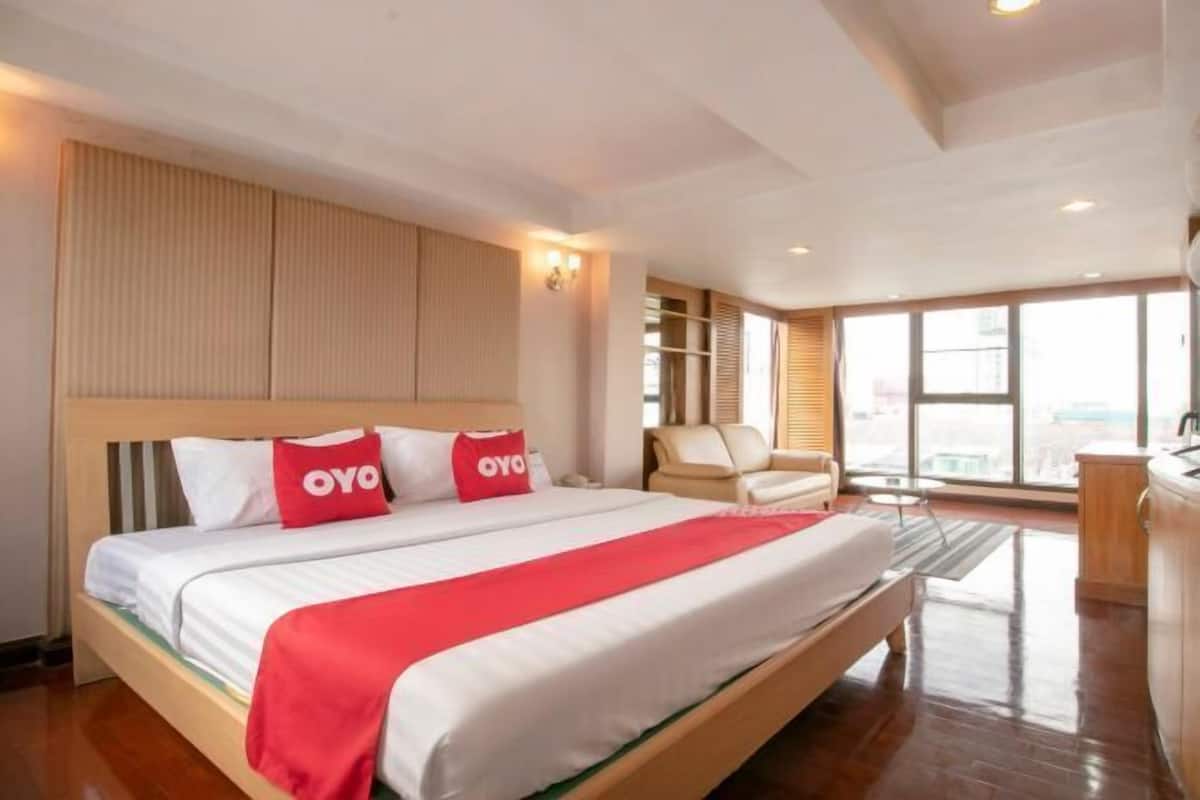 Desk, free WiFi, bed sheets