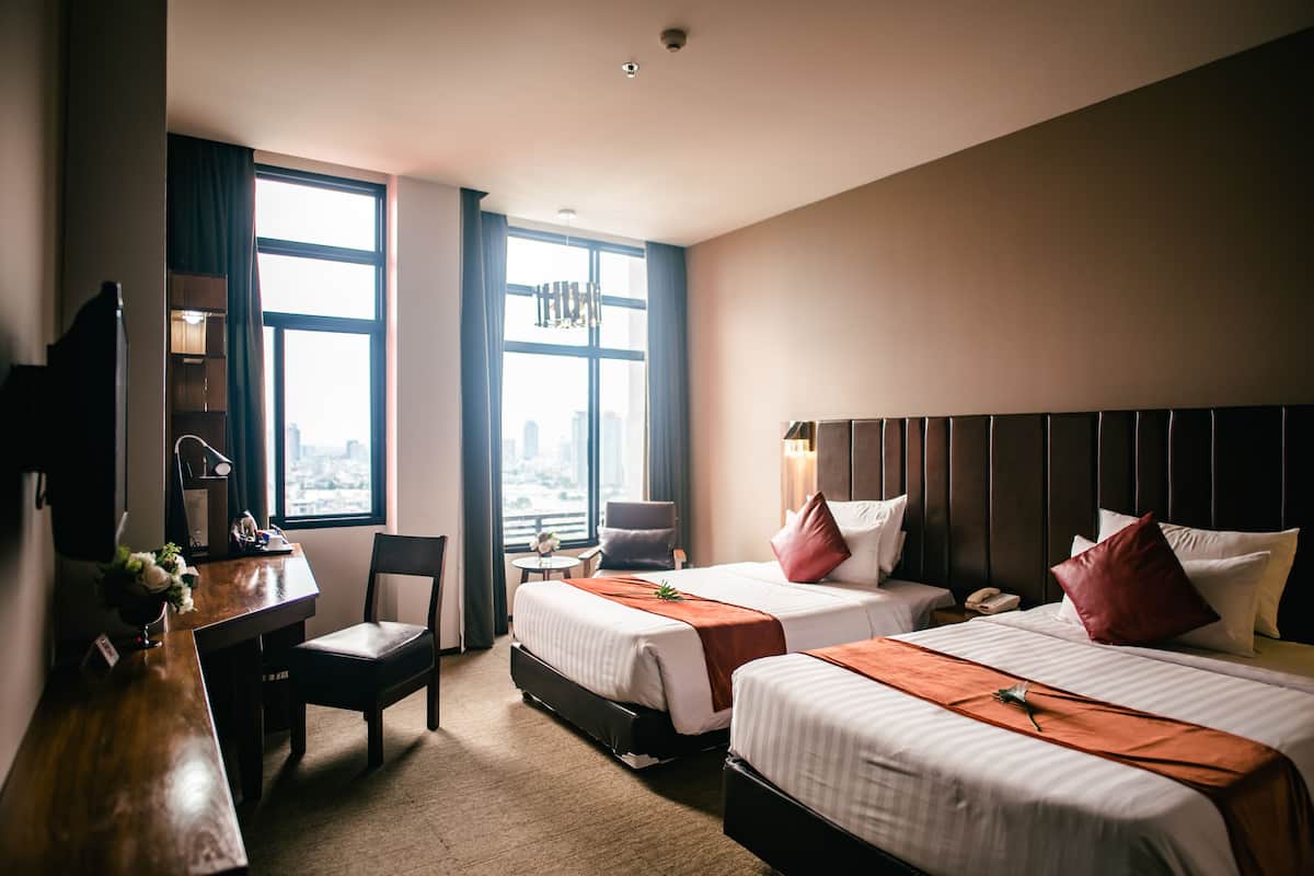 Lenzuola Frette, minibar, una cassaforte in camera, una scrivania