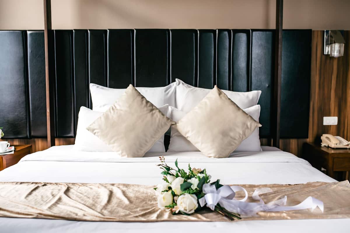 Lenzuola Frette, minibar, una cassaforte in camera, una scrivania