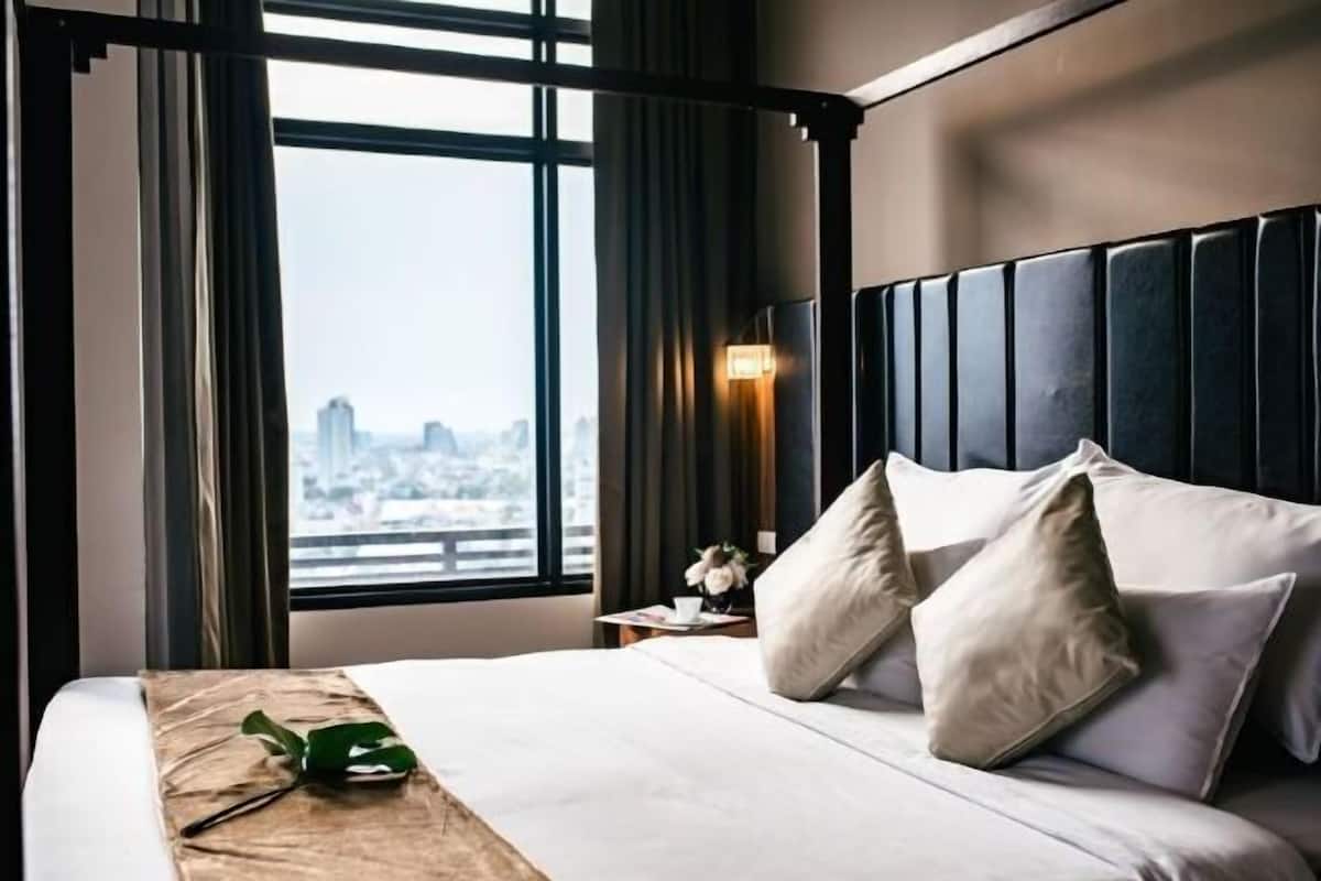 Lenzuola Frette, minibar, una cassaforte in camera, una scrivania