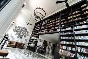 Library - The Alcove Library Hotel (Ho Chi Minh City)