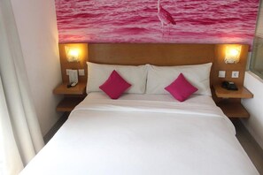 Premium bedding, pillow-top beds, in-room safe, desk - Seminyak Garden (Seminyak)