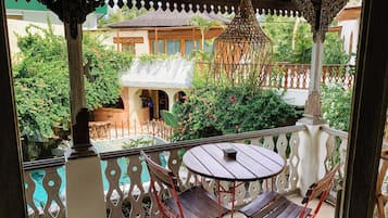 Deluxe Studio Suite, 1 Bedroom, Partial Ocean View | Garden view