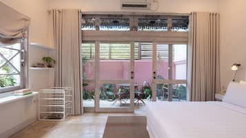 Suíte estúdio luxo, 1 quarto | 1 quarto, cofres nos quartos, ferros/tábuas de passar roupa