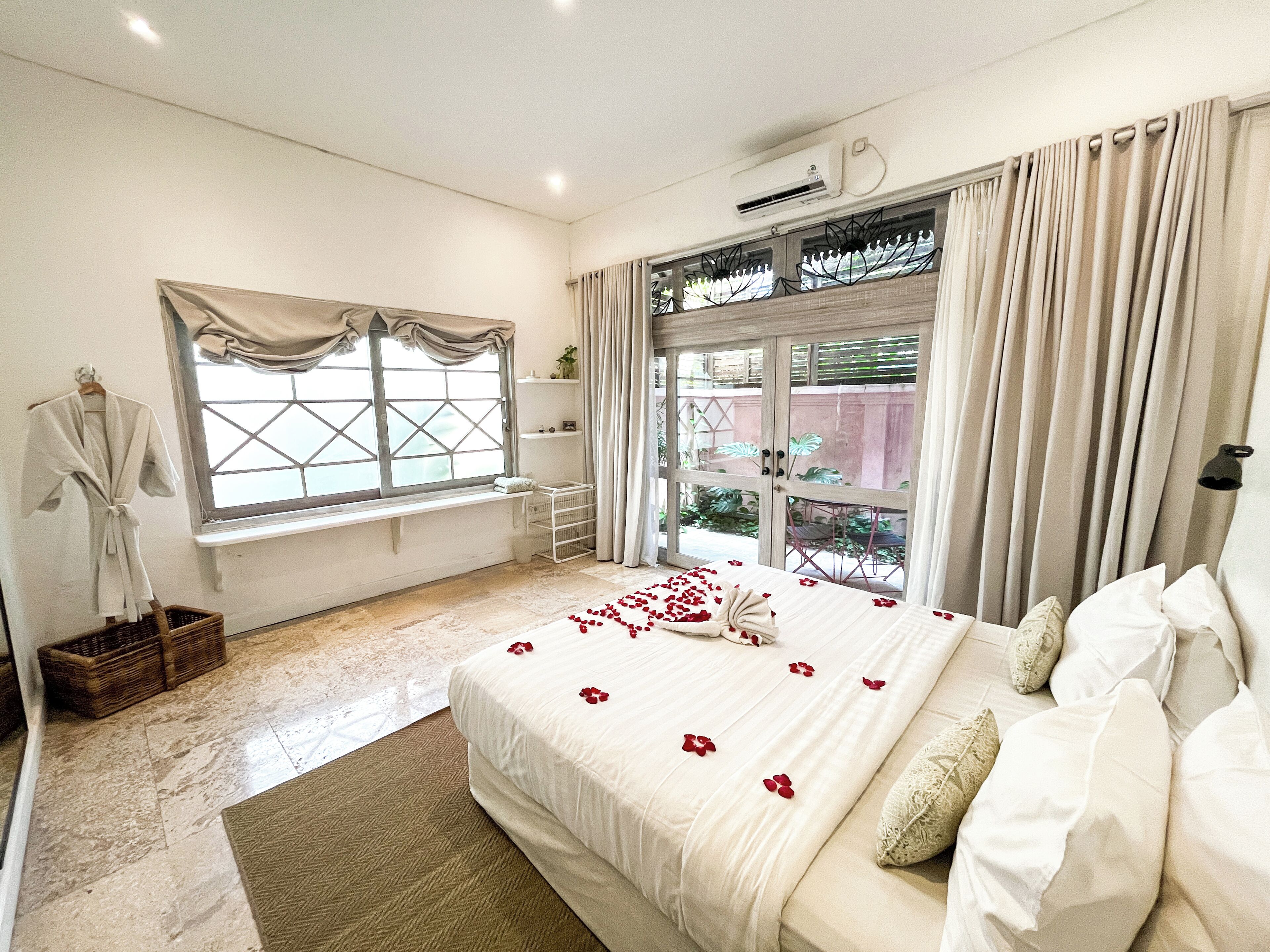 Suíte estúdio luxo, 1 quarto | Cofres nos quartos, ferros/tábuas de passar roupa, Wi-Fi de cortesia