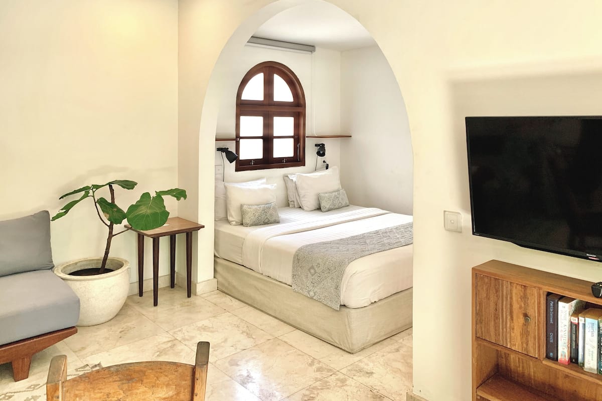 In-room safe, iron/ironing board, free WiFi, bed sheets