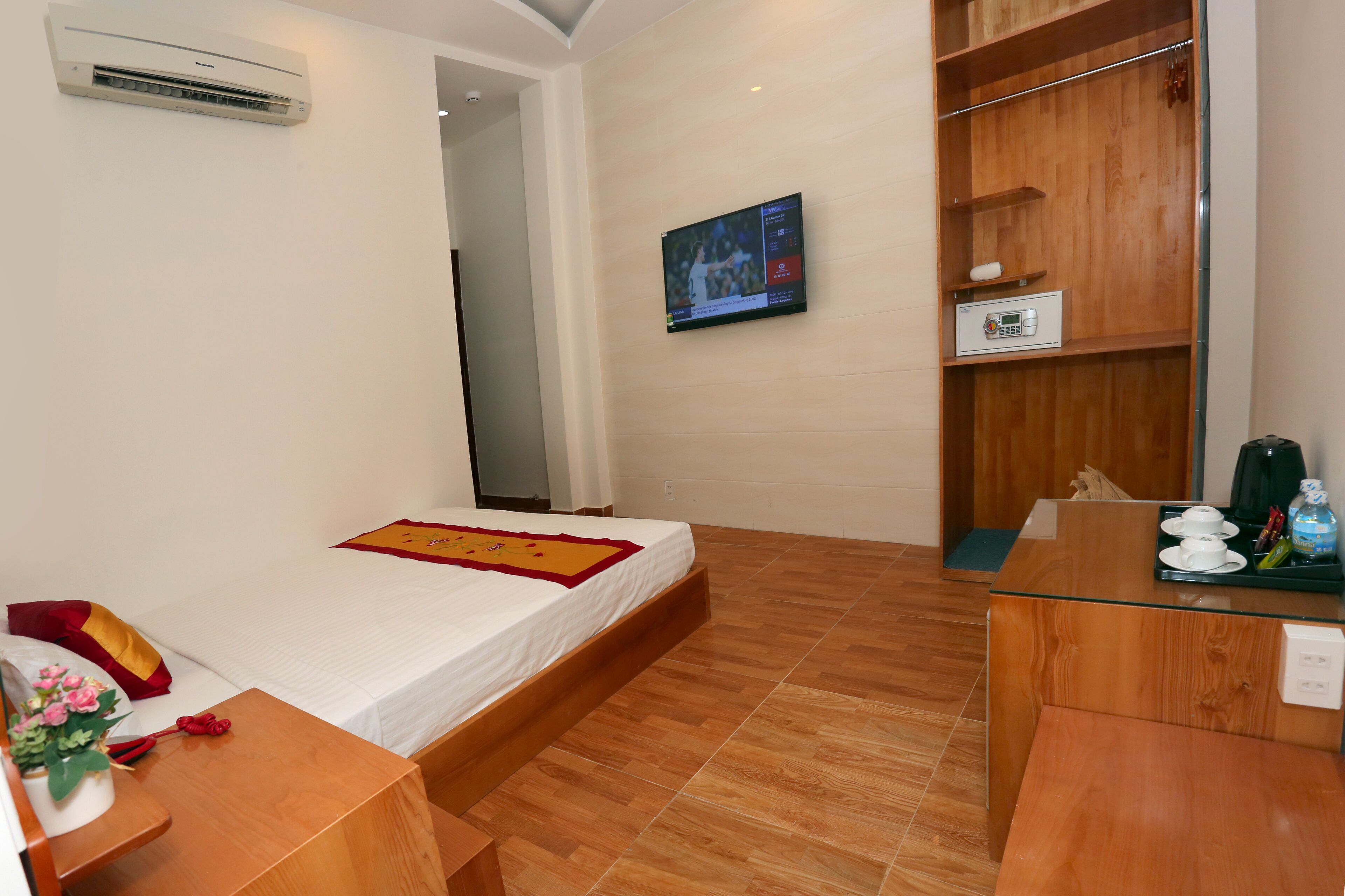 superior large double bed, no window | living room | 32-inch lcd tv with cable channels, tv