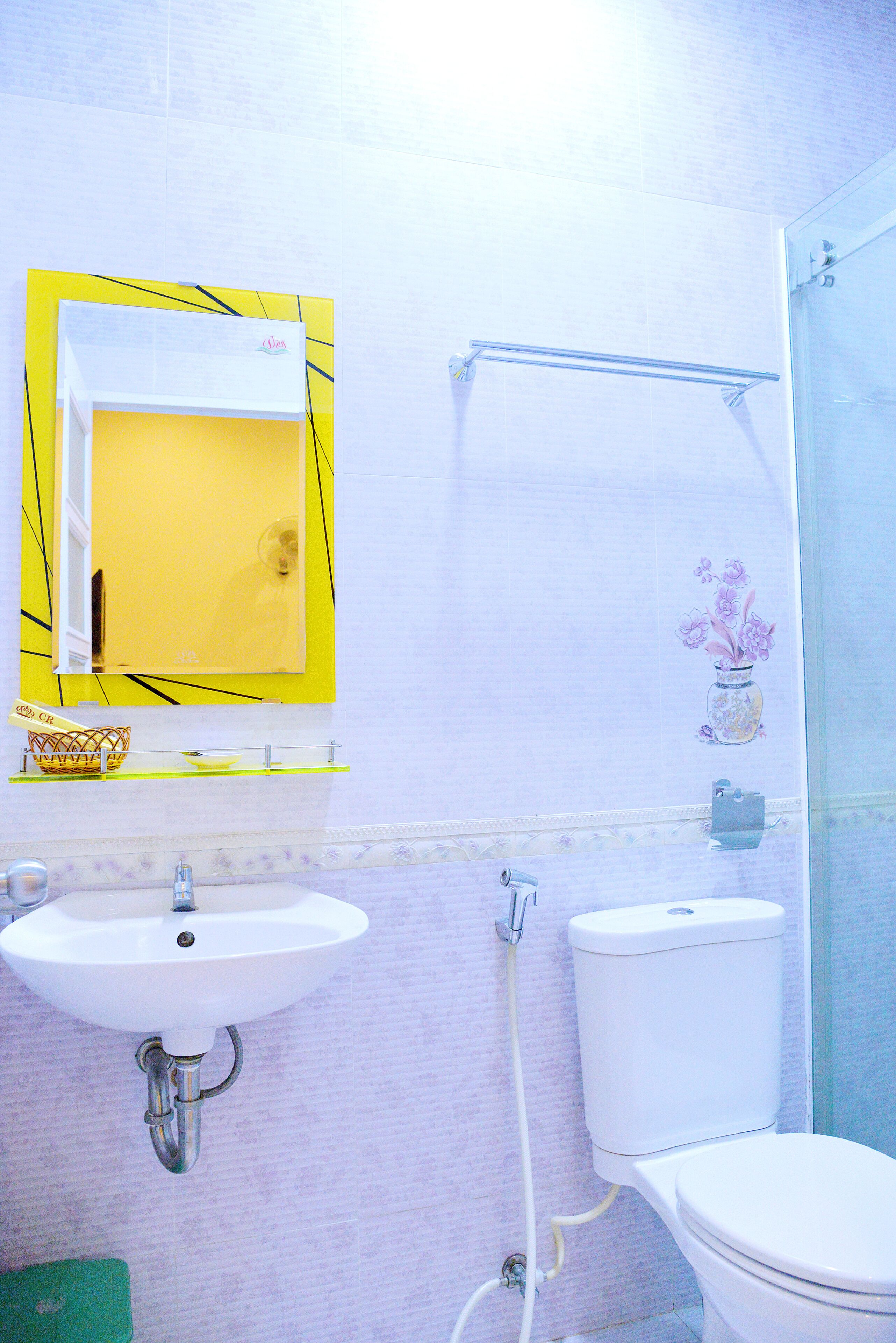 shower, free toiletries, hair dryer, slippers