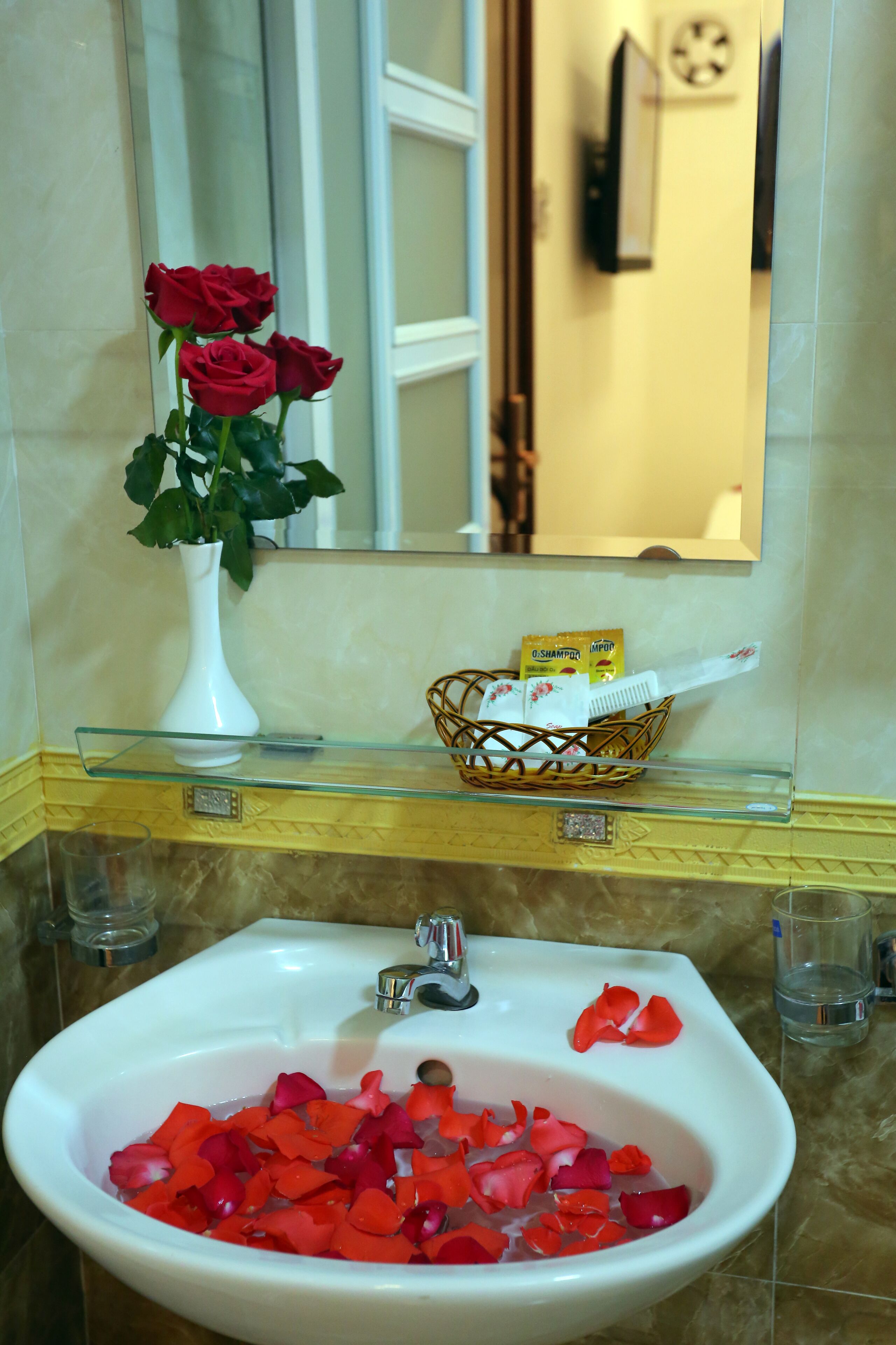 1 bedroom, premium bedding, minibar, blackout curtains