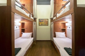 Individually decorated, free WiFi, bed sheets - Suneta Hostel Khaosan (Bangkok)