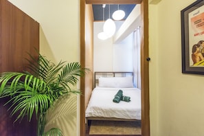 Private Double Bed With Shared Bathroom | Individually decorated, free WiFi, bed sheets - Suneta Hostel Khaosan (Bangkok)