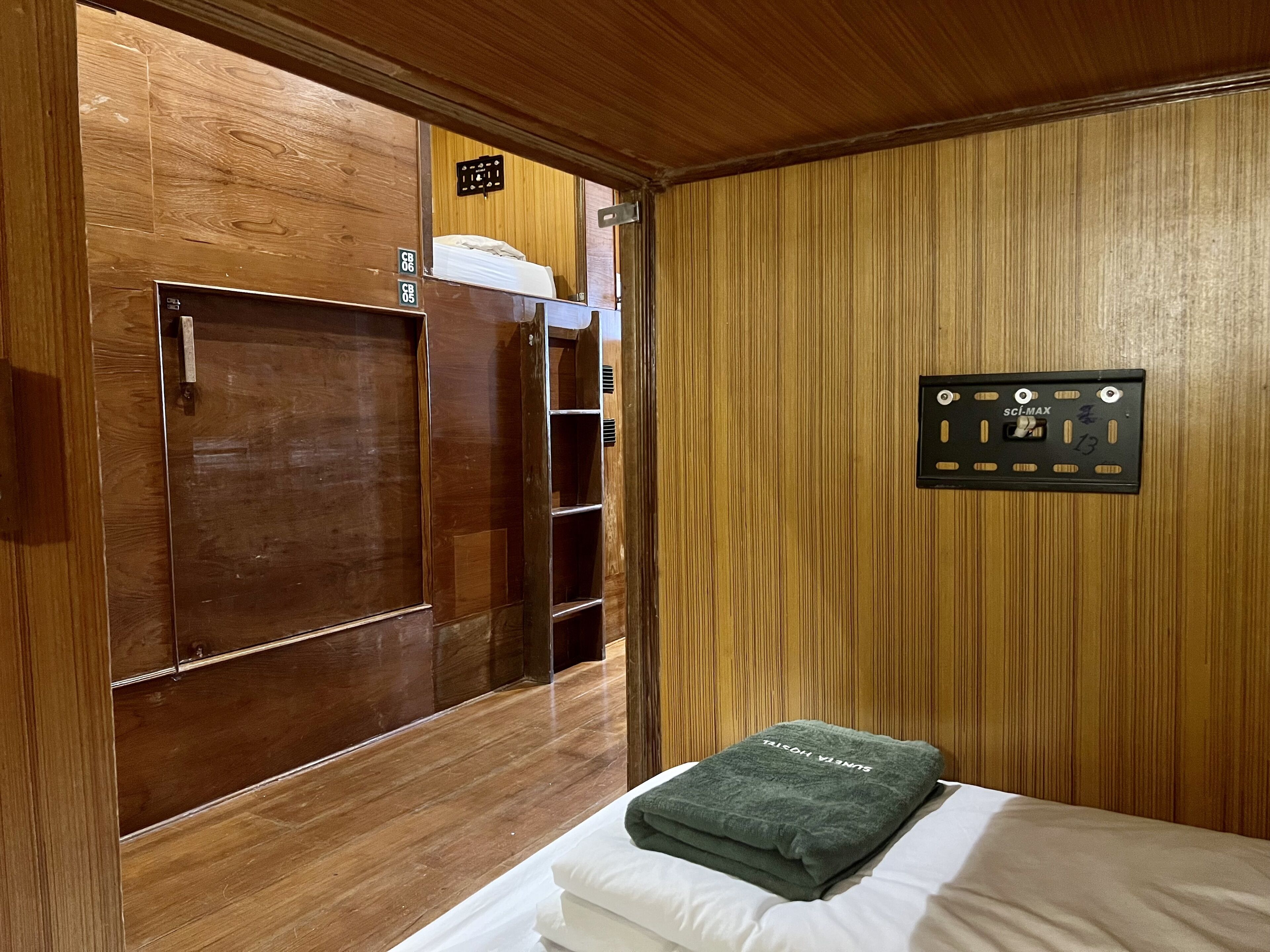 16 Beds Cabin Dormitory | 무료 WiFi, 각각 다른 스타일의 인테리어, 침대 시트