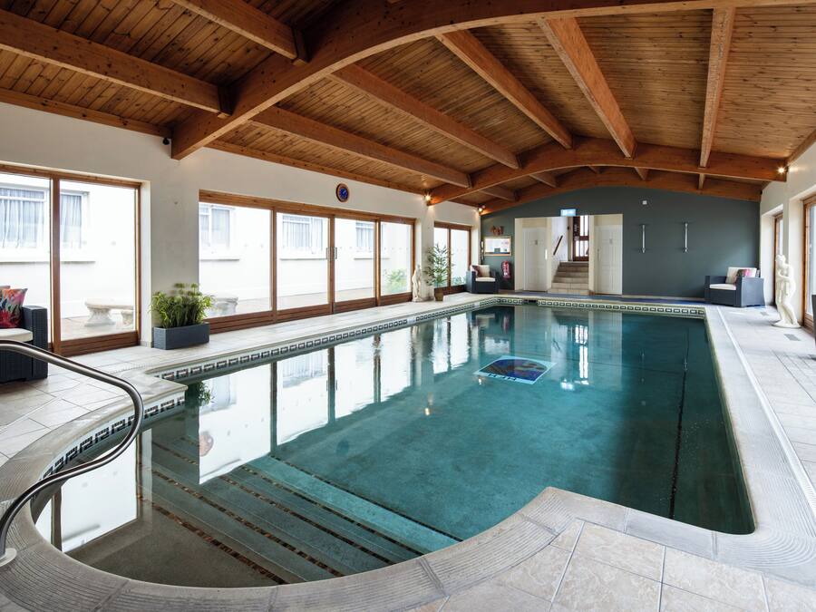 Indoor pool, pool loungers