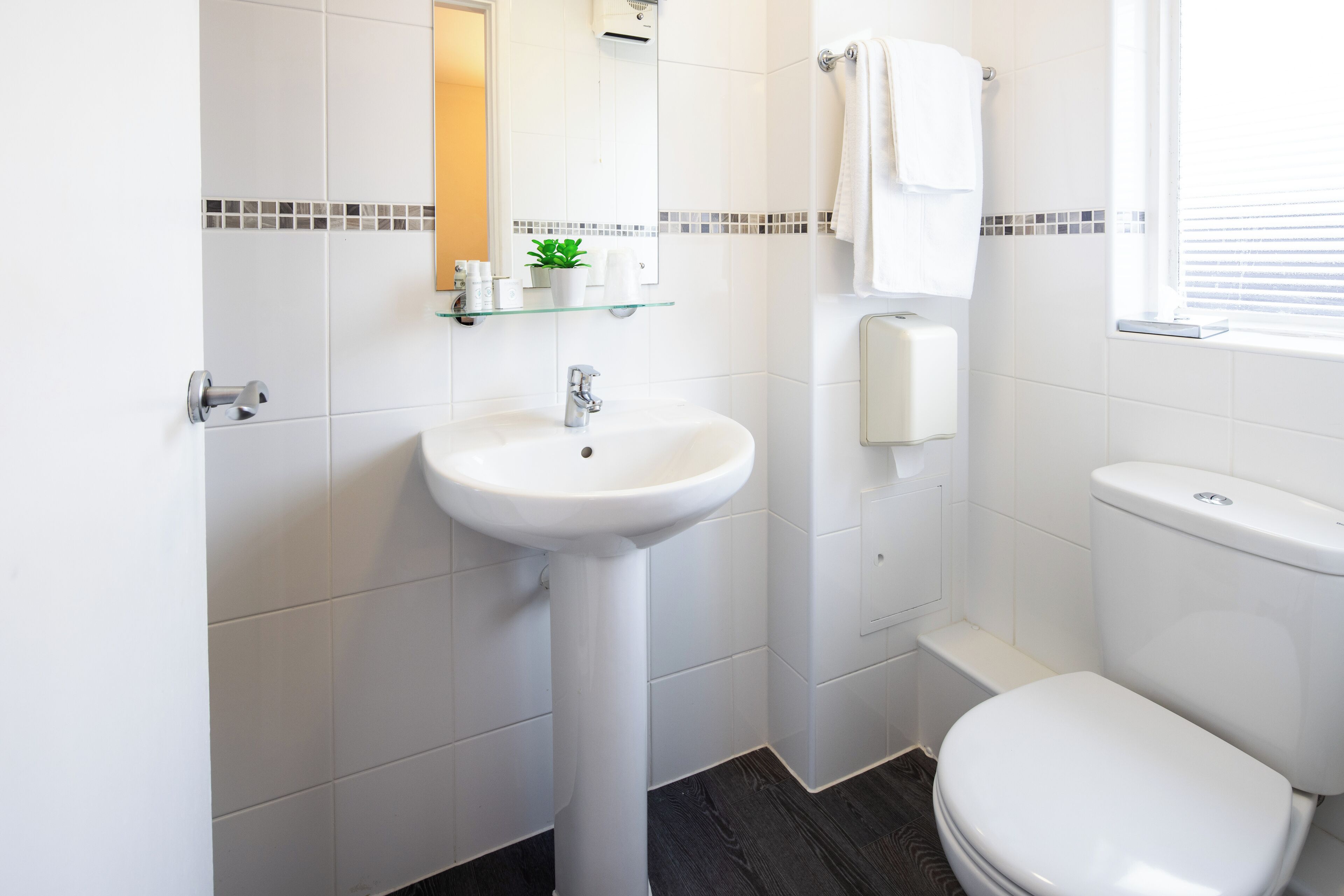 single room | bathroom | free toiletries, hair dryer, towels