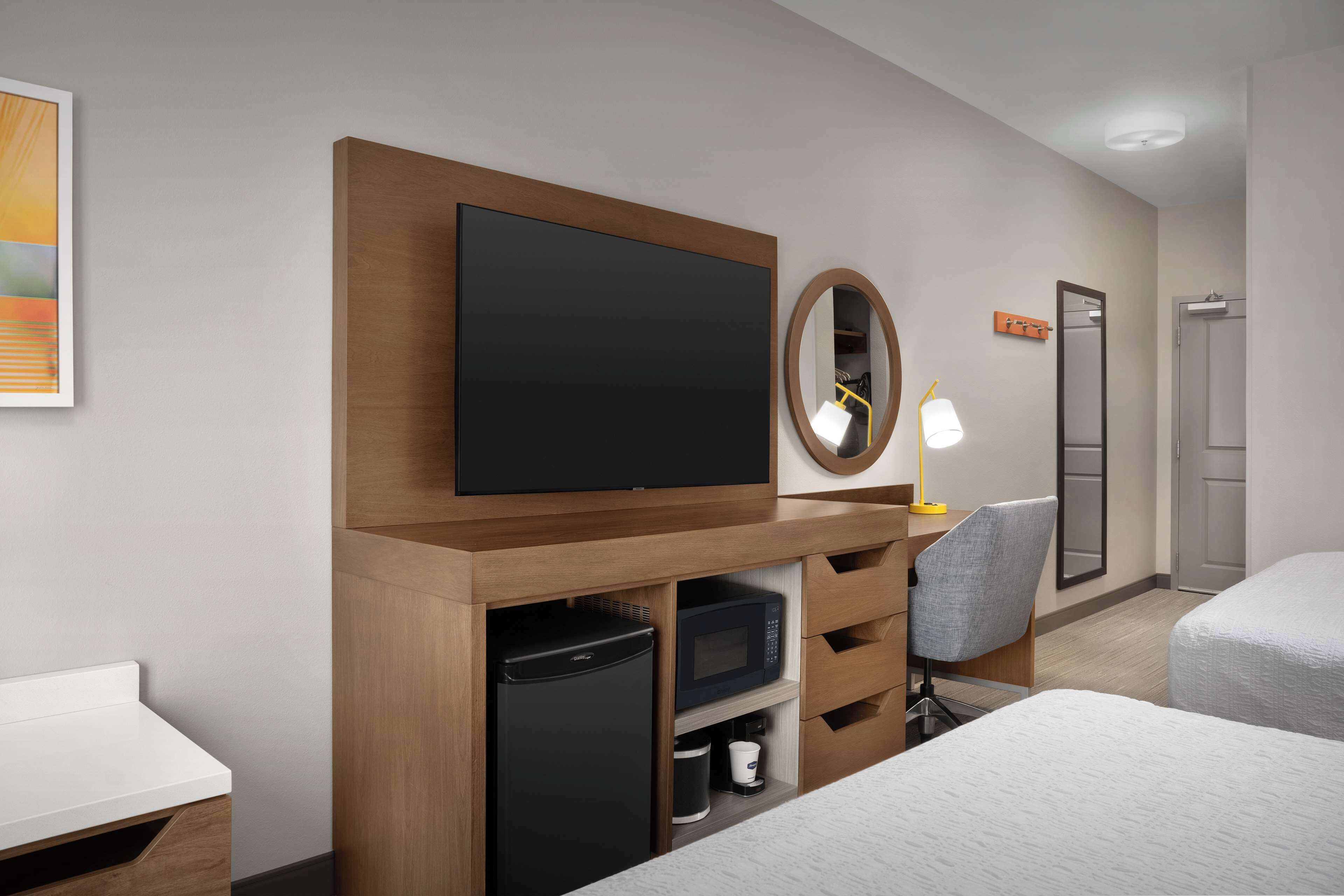 two queen beds | down duvets, pillow-top beds, desk, laptop workspace