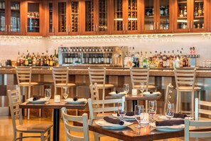 Lunch and dinner served - SpringHill Suites by Marriott Denver Downtown (Denver)