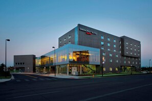 A modern hotel with a glass facade, multiple floors, and a prominent signage for SpringHill Suites. - SpringHill Suites by Marriott Denver Downtown (Denver)