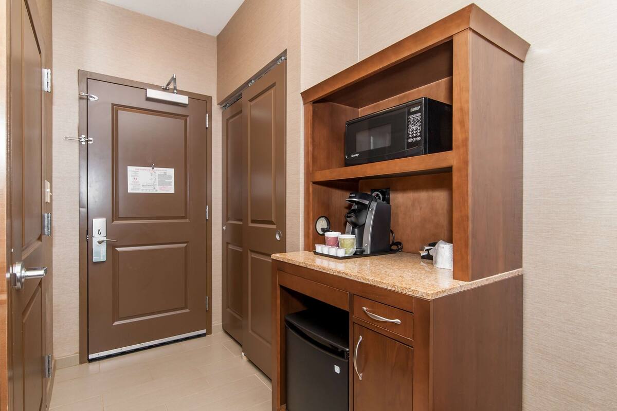 fridge, microwave