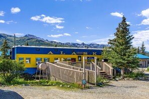Front of property - Denali Park Hotel (Healy)