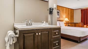 Combined shower/tub, hair dryer, towels