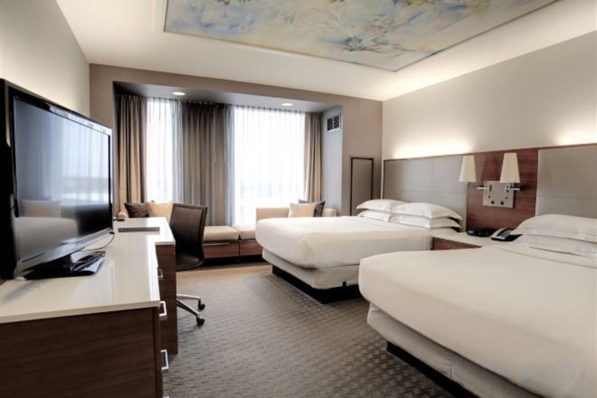 Mobility and Hearing Accessible Two Queen Room with Bathtub