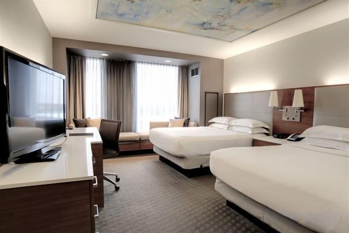 Mobility and Hearing Accessible Two Queen Room with Roll in Shower