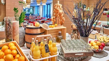 Desayuno buffet (UAH 780 por persona)