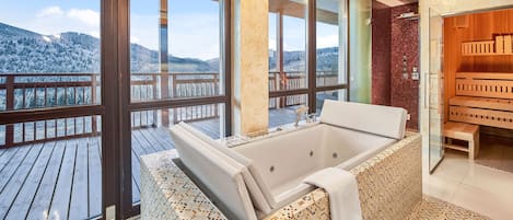 Combined shower/tub, deep soaking tub, free toiletries, hair dryer