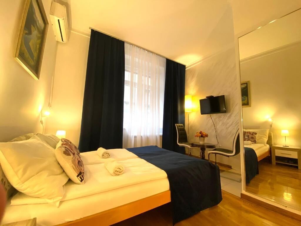 Premium bedding, in-room safe, soundproofing