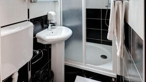 Premium bedding, in-room safe, soundproofing - Villa Forever (Belgrade)