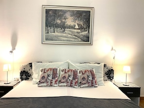 Premium bedding, in-room safe, soundproofing, iron/ironing board - Villa Forever (Belgrade)