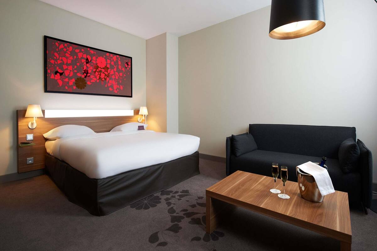 Suite, 1 Double Bed with Sofa bed | Premium bedding, pillowtop beds, in-room safe, desk