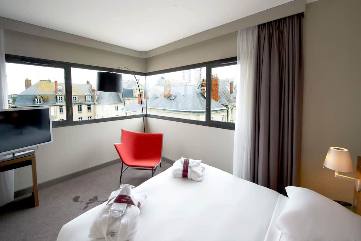 Privilege, Room, 1 Double Bed | Premium bedding, pillowtop beds, in-room safe, desk