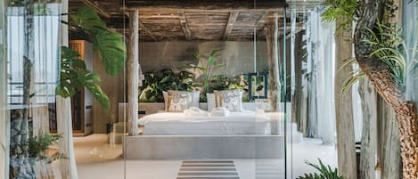 Bali Suite | 2 bedrooms, minibar, in-room safe, desk