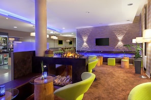 Lobby sitting area - Holiday Inn Express Augsburg by IHG (Augsburg)