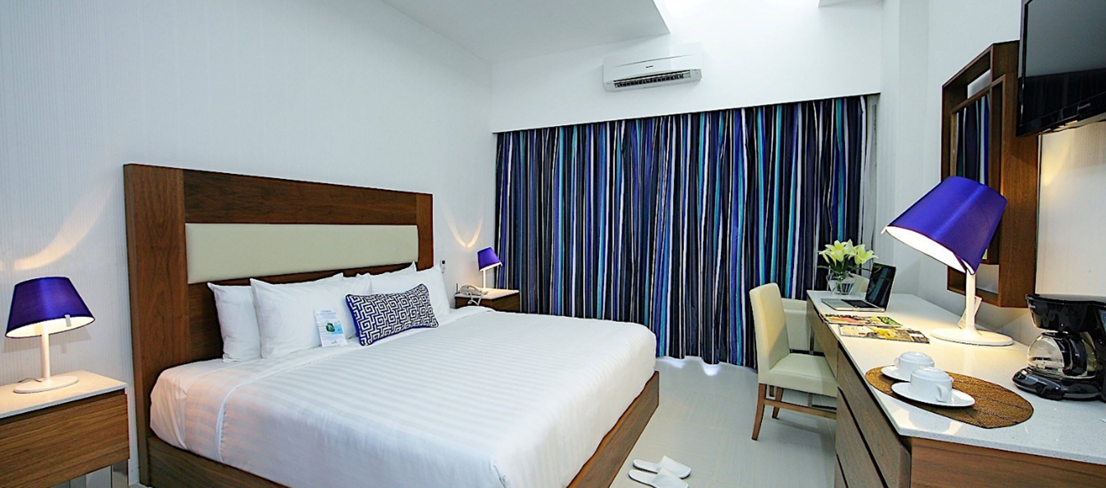 room, 1 king bed | in-room safe, desk, blackout curtains, iron/ironing board