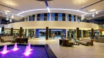 3 outdoor pools, free cabanas, pool umbrellas