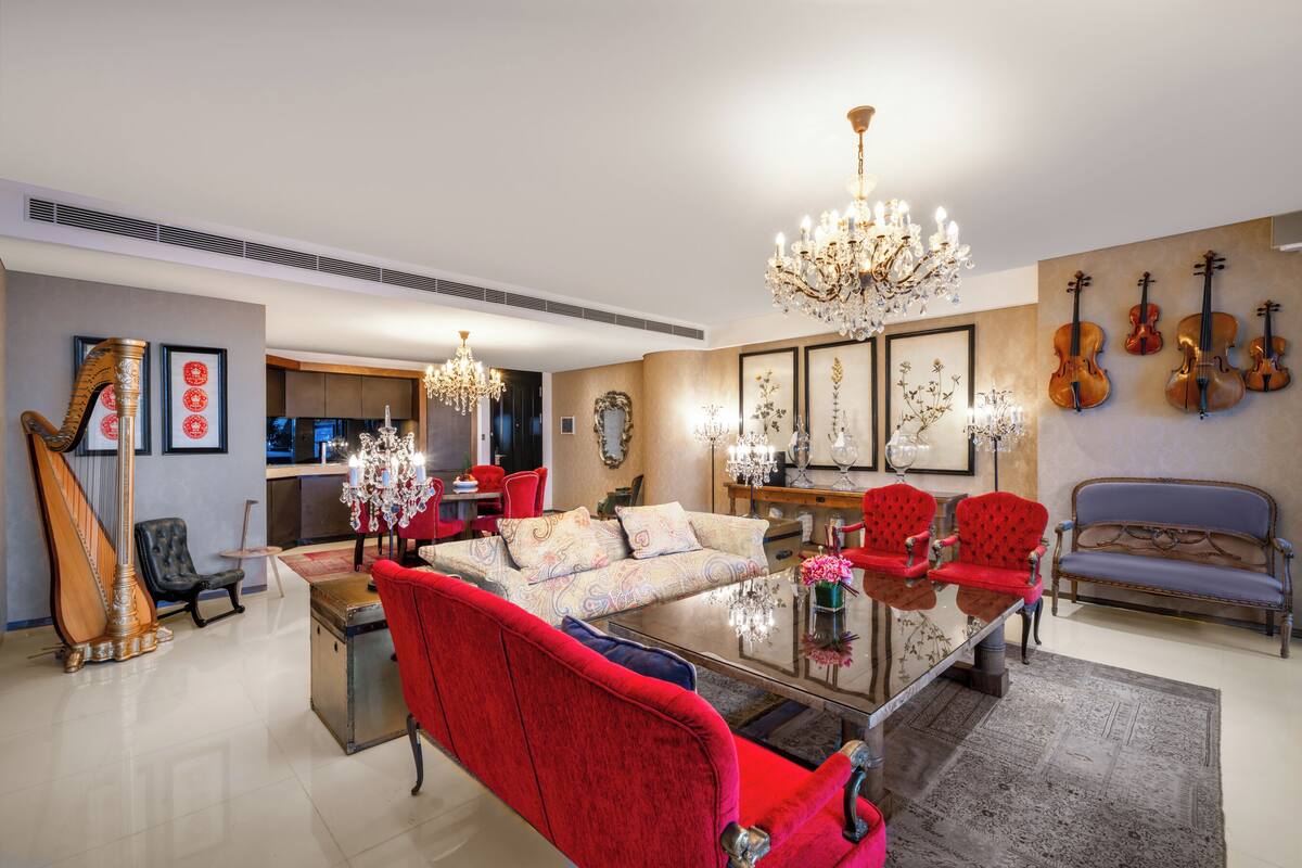 Suite – deluxe, 1 kingsize-seng | Minibar, safe på rommet, skrivebord og lydisolert
