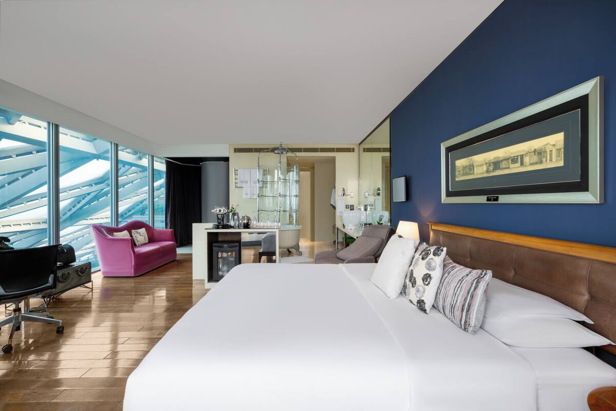 Rom – grand, terrasse | Minibar, safe på rommet, skrivebord og lydisolert